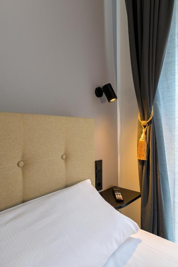 Nikii City Hotel เลเวอร์คูเซน ภายนอก รูปภาพ